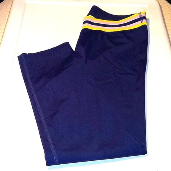 USAPRO NAVY CAPRI LEGGINGS WITH BOTTOM LAZER CUT DESIGN - Picture 1 of 5